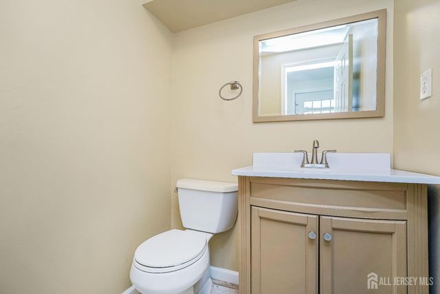 21 Karwatt Court, Sayreville, NJ 08872