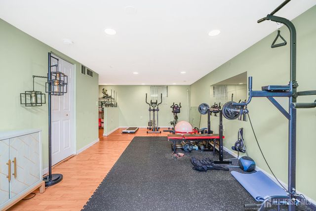 21 Karwatt Court, Sayreville, NJ 08872