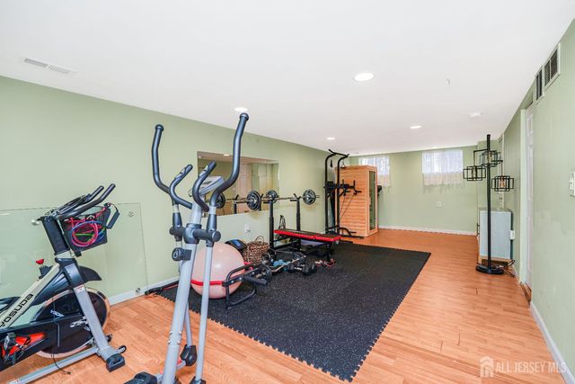 21 Karwatt Court, Sayreville, NJ 08872