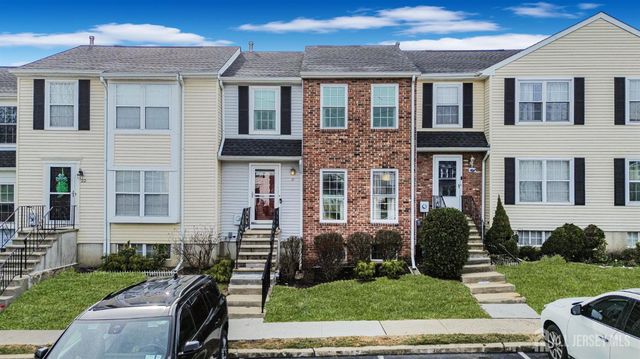 21 Karwatt Court, Sayreville, NJ 08872
