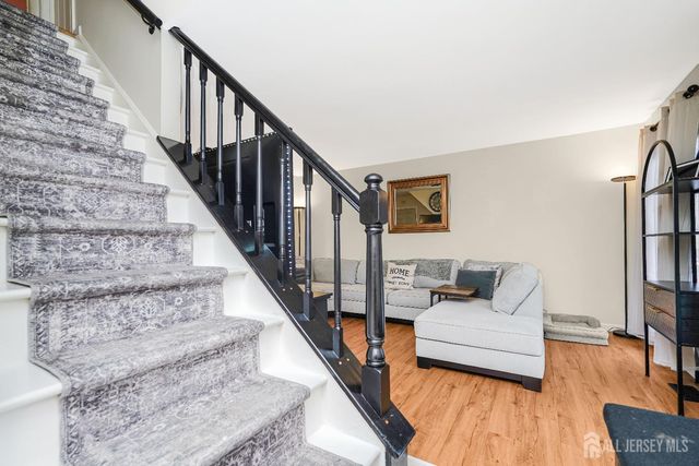 21 Karwatt Court, Sayreville, NJ 08872