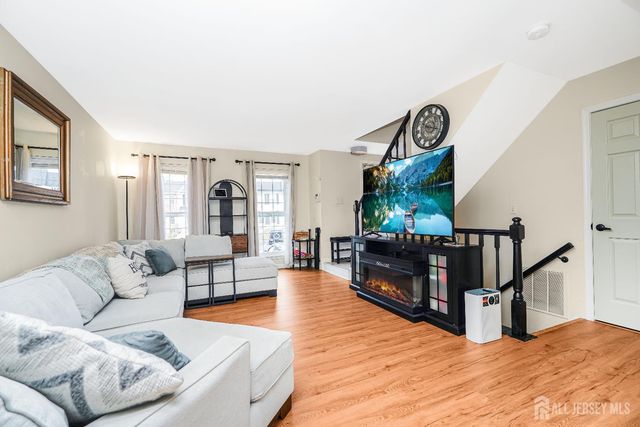 21 Karwatt Court, Sayreville, NJ 08872