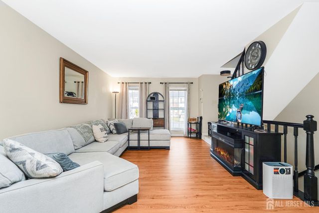 21 Karwatt Court, Sayreville, NJ 08872