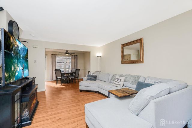 21 Karwatt Court, Sayreville, NJ 08872