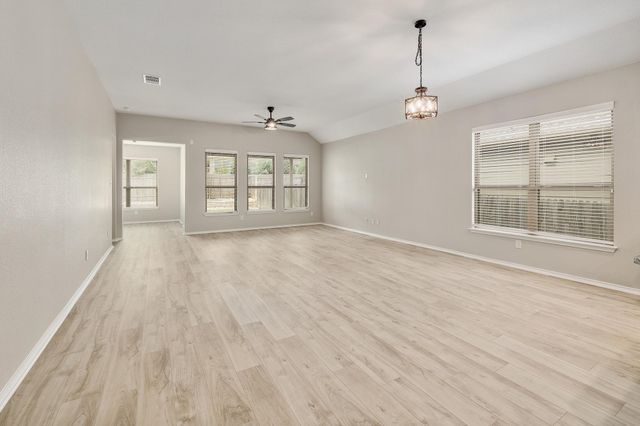 127 Scotsburg ST, Hutto, TX 78634