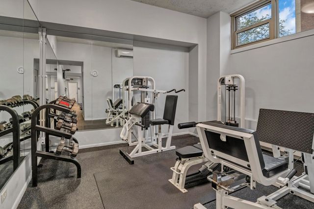 1550 N Lake Shore Drive 32C, Chicago, IL 60610