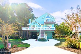 8713 Emerald Plantation Road, Emerald Isle, NC 28594