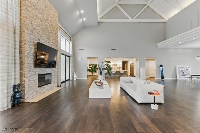 13 Dovetail Circle, Henderson, NV 89014