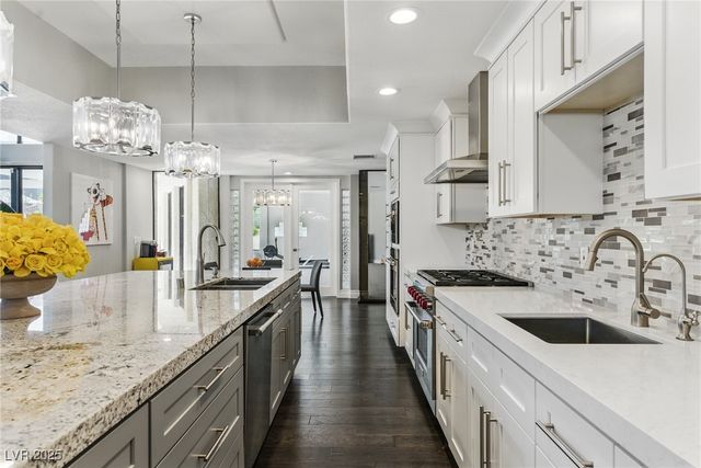 13 Dovetail Circle, Henderson, NV 89014