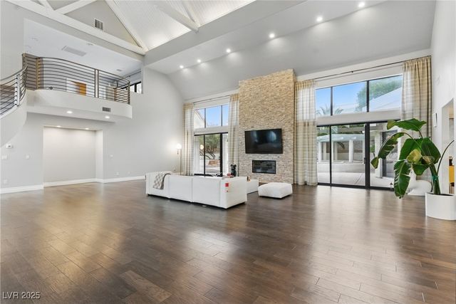 13 Dovetail Circle, Henderson, NV 89014