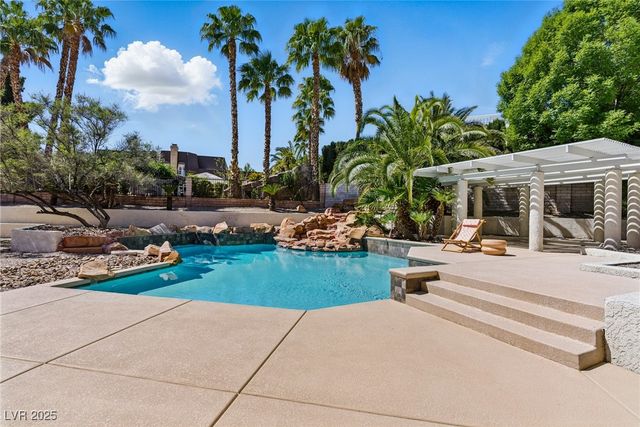 13 Dovetail Circle, Henderson, NV 89014