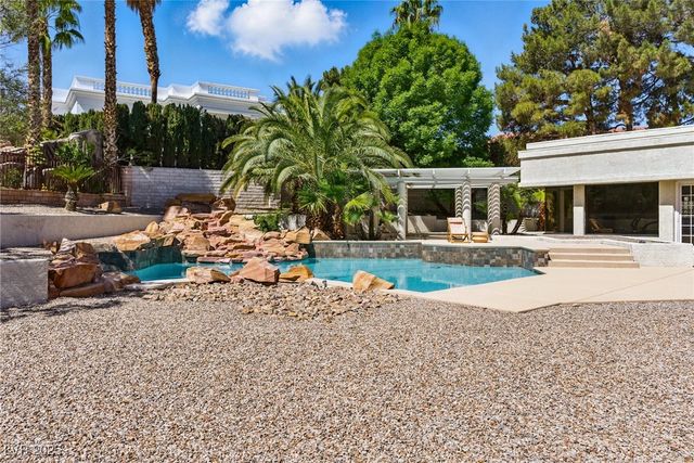 13 Dovetail Circle, Henderson, NV 89014