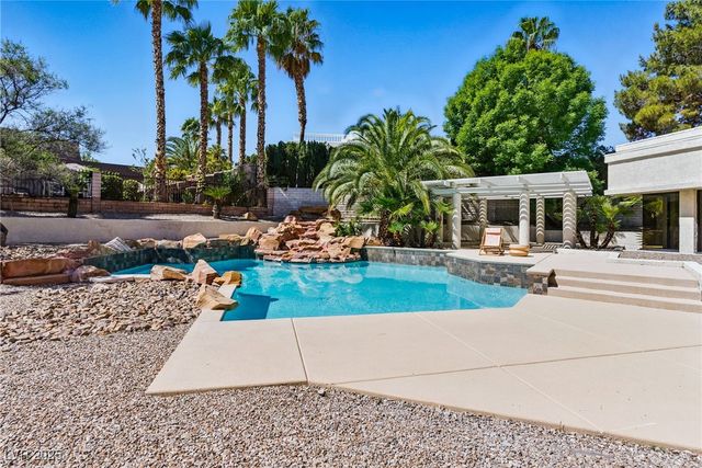 13 Dovetail Circle, Henderson, NV 89014