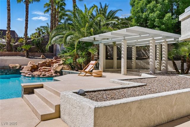 13 Dovetail Circle, Henderson, NV 89014