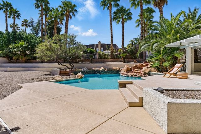 13 Dovetail Circle, Henderson, NV 89014