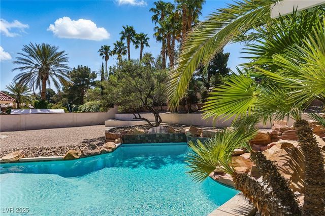 13 Dovetail Circle, Henderson, NV 89014