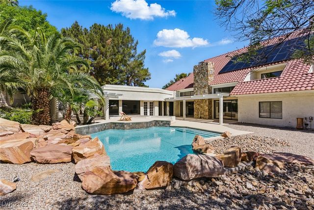 13 Dovetail Circle, Henderson, NV 89014