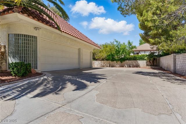 13 Dovetail Circle, Henderson, NV 89014