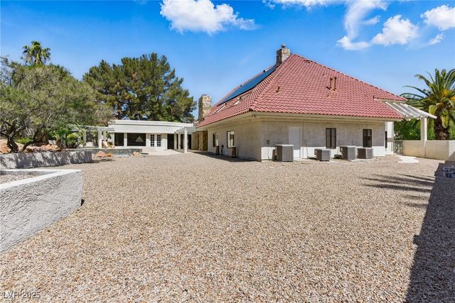 13 Dovetail Circle, Henderson, NV 89014