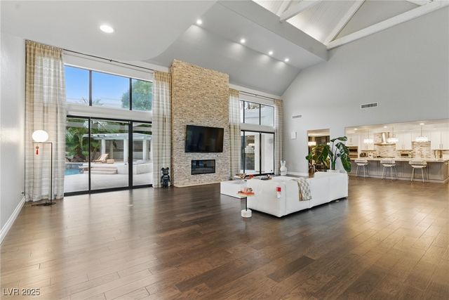 13 Dovetail Circle, Henderson, NV 89014