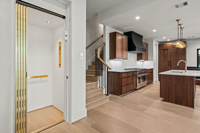 5409 Chevy Chase A, Houston, TX 77056
