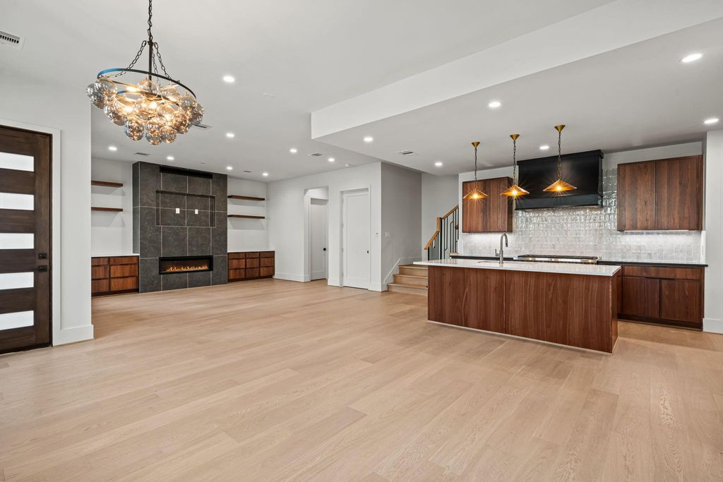 5409 Chevy Chase A, Houston, TX 77056