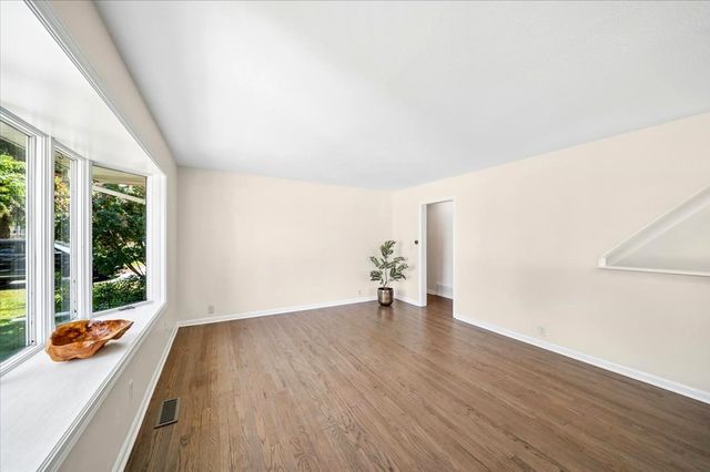 317 S 12th Street, St. Charles, IL 60174