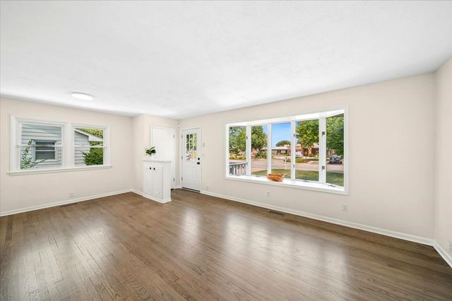 317 S 12th Street, St. Charles, IL 60174
