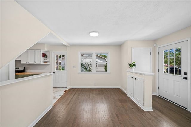 317 S 12th Street, St. Charles, IL 60174
