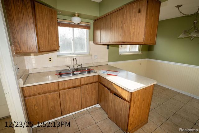 22942 Edgewater Street, Saint Clair Shores, MI 48082