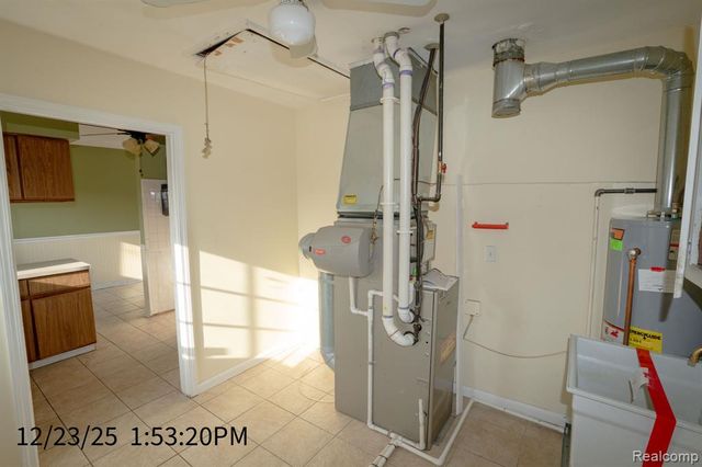 22942 Edgewater Street, Saint Clair Shores, MI 48082