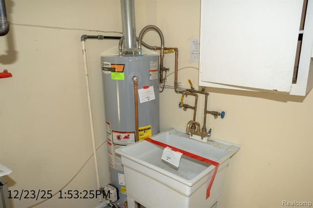 22942 Edgewater Street, Saint Clair Shores, MI 48082