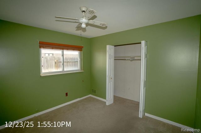 22942 Edgewater Street, Saint Clair Shores, MI 48082