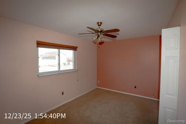 22942 Edgewater Street, Saint Clair Shores, MI 48082