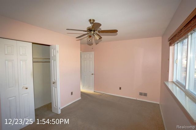 22942 Edgewater Street, Saint Clair Shores, MI 48082