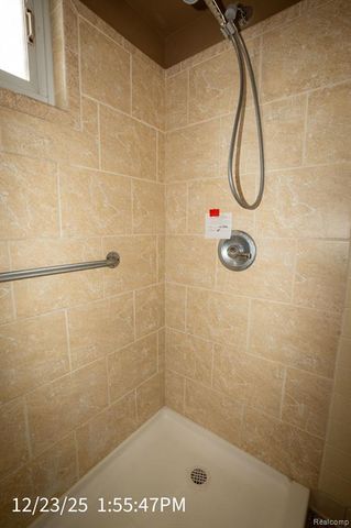 22942 Edgewater Street, Saint Clair Shores, MI 48082