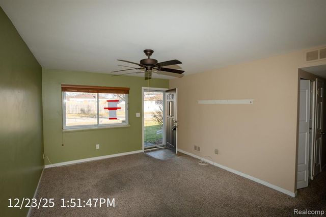 22942 Edgewater Street, Saint Clair Shores, MI 48082