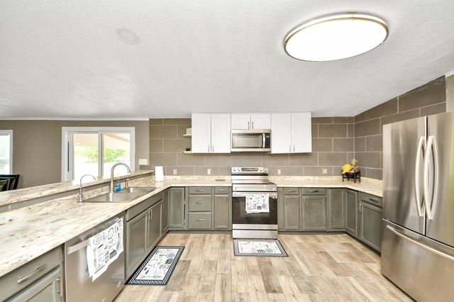 9832 Providence Road, Needville, TX 77461