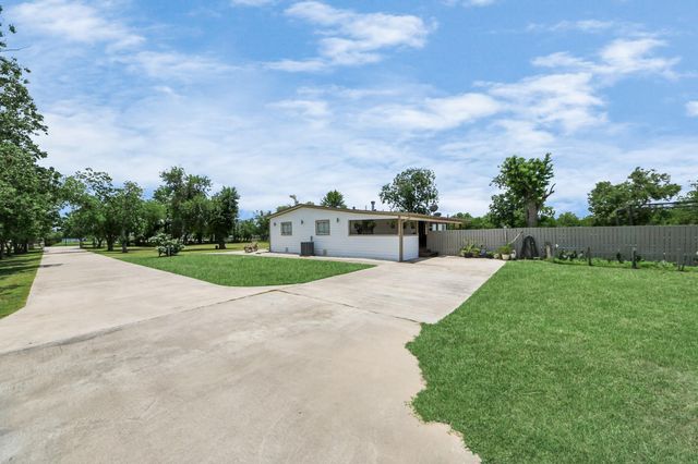 9832 Providence Road, Needville, TX 77461
