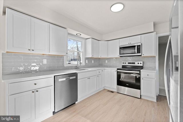 605 LAMPLIGHTER DR, Fredericksburg, VA 22407