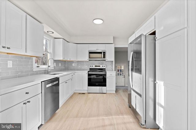 605 LAMPLIGHTER DR, Fredericksburg, VA 22407