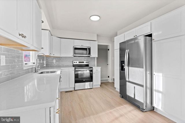 605 LAMPLIGHTER DR, Fredericksburg, VA 22407