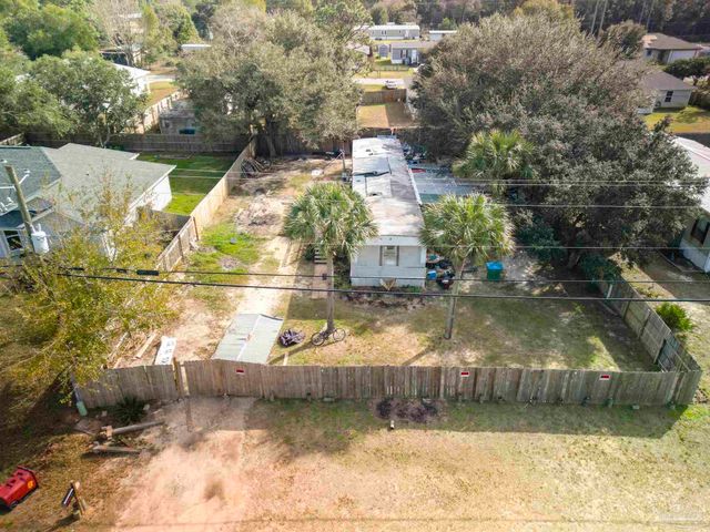 5805 Government Dr, Gulf Breeze, FL 32563