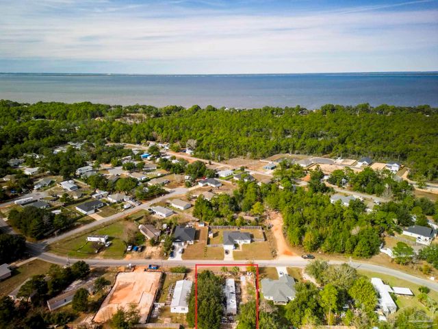 5805 Government Dr, Gulf Breeze, FL 32563