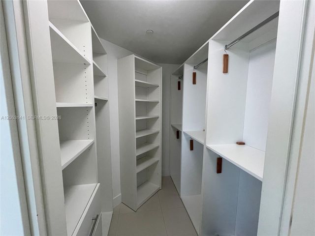 1300 Brickell Bay Dr 2010, Miami, FL 33131