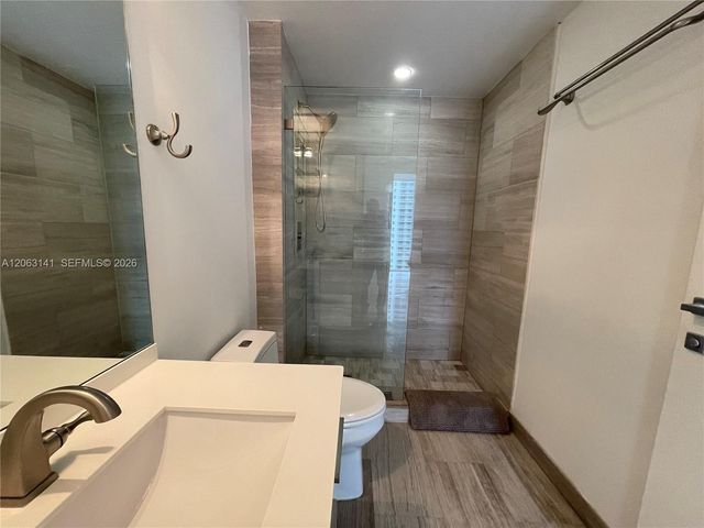 1300 Brickell Bay Dr 2010, Miami, FL 33131