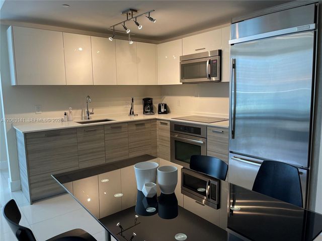 1300 Brickell Bay Dr 2010, Miami, FL 33131