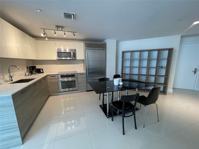 1300 Brickell Bay Dr 2010, Miami, FL 33131