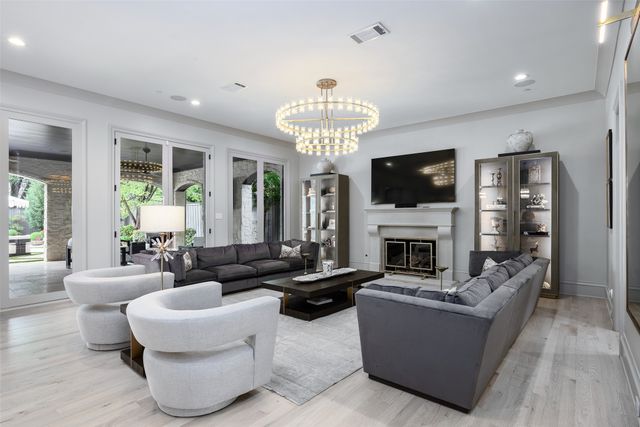 6517 Prestonshire Lane, Dallas, TX 75225