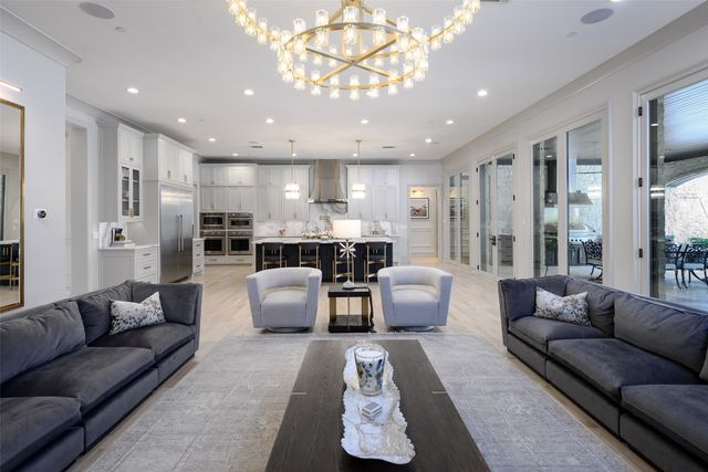 6517 Prestonshire Lane, Dallas, TX 75225